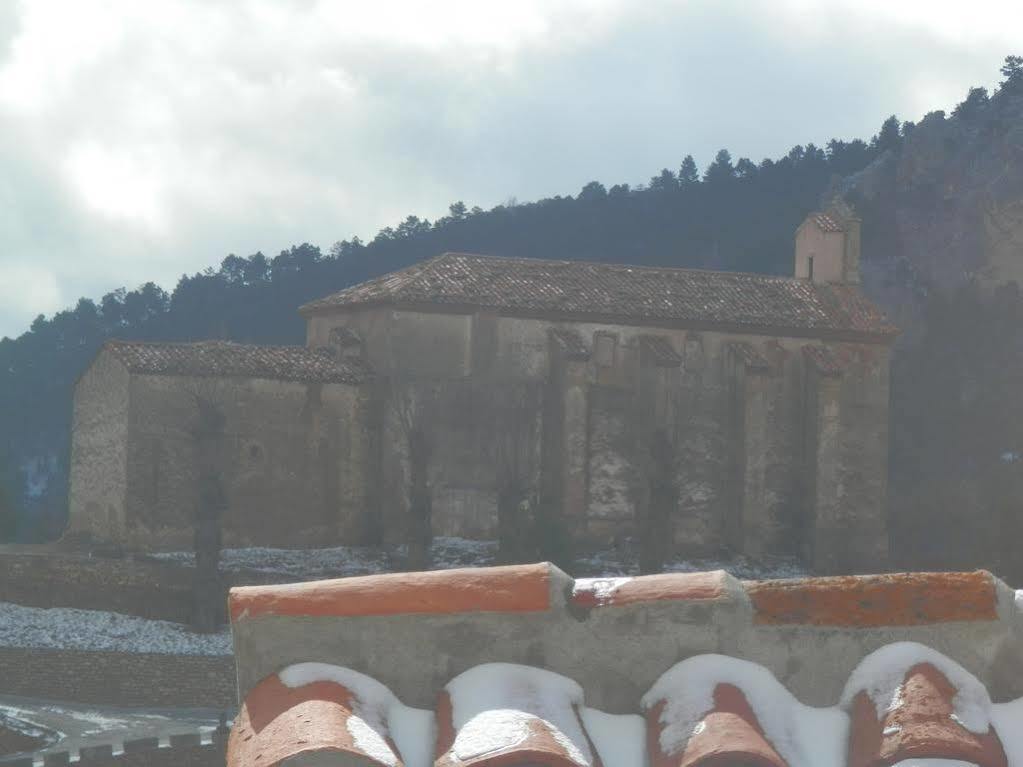 Hostal El Portalico Linares de Mora エクステリア 写真